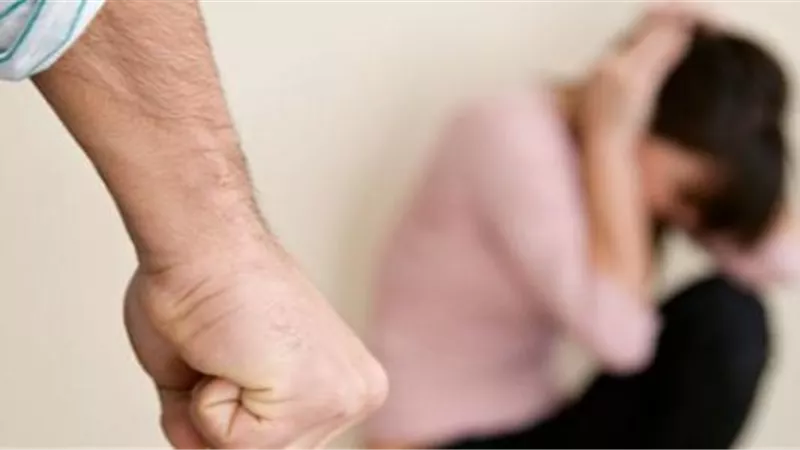 بالفيديو.. استشاري طب نفسي يكشف أسباب العنف الأسري