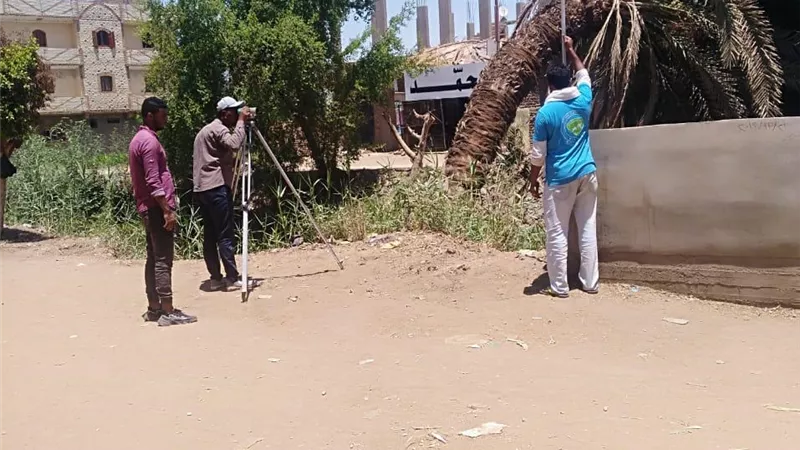 بدء أعمال الرفع المساحى لمشروع الصرف الصحى بقرى البعيرات والأقالتة والضبعية غرب الأقصر