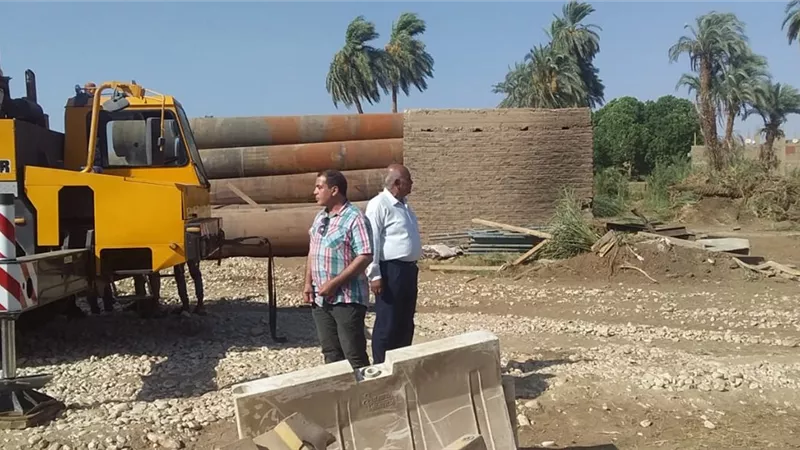 رئيس مركز الزينية شمال يتابع العمل فى محور شمال الأقصر