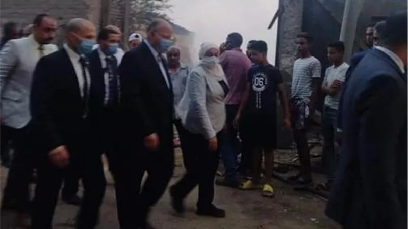 إخماد حريق هائل بعزبة خيرالله بحى مصر القديمة والمحافظ يتفقد الحادث .. صور