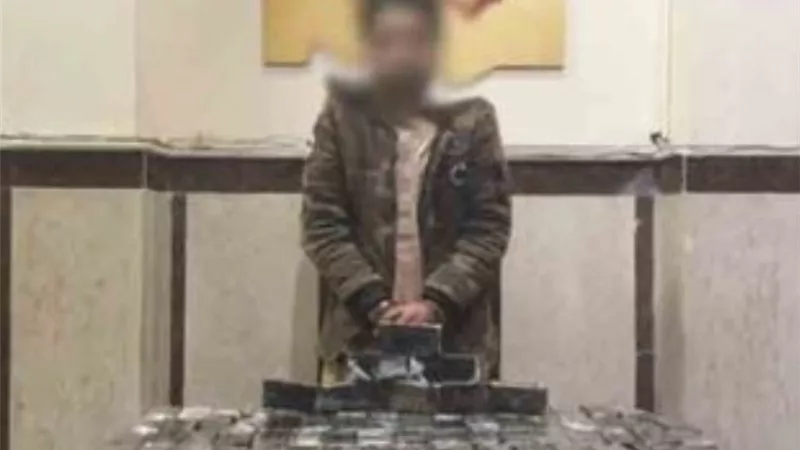 ضبط ٢١ كيلوا حشيش تم اخفائها فى مخبأ سرى بسيارة نقل قبل توزيعها بالعاشر من رمضان