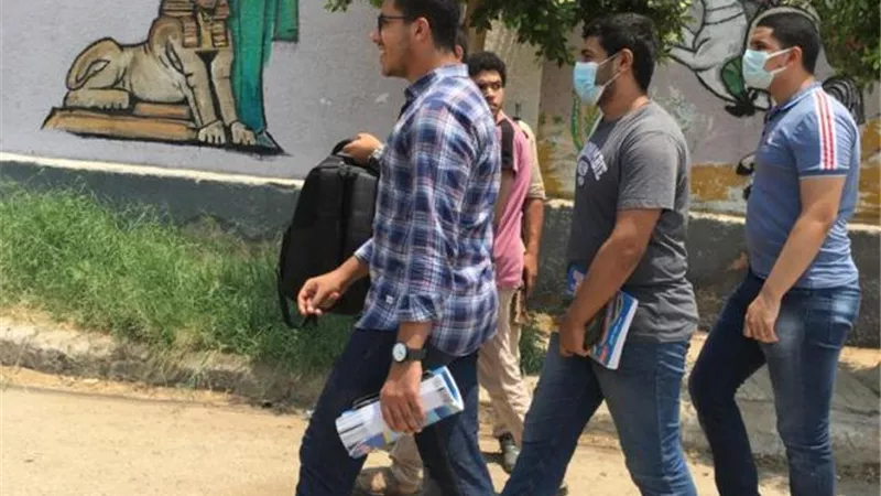 طلاب الثانوية العامة بالقليوبية يتوافدون الى لجان امتحان الجيولوجيا والتفاضل والتكامل