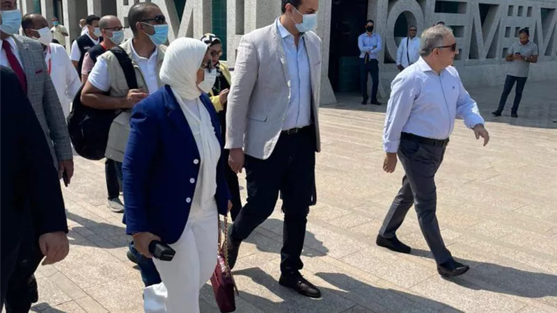 وزيرة الصحة تتفقد الحجر الصحي بمطار الأقصر الدولي