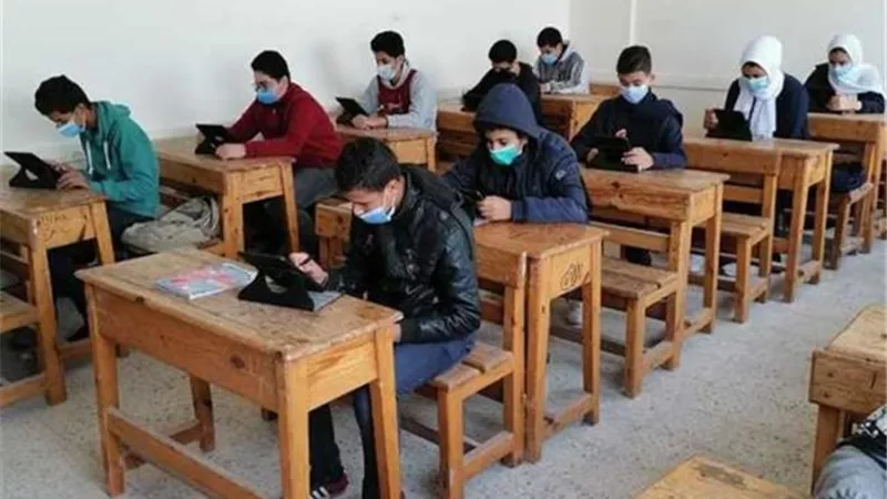 بسبب حادث سيارة نقل أسئلة الامتحانات.. وقت اضافي لطلاب لجنة بالمنيا