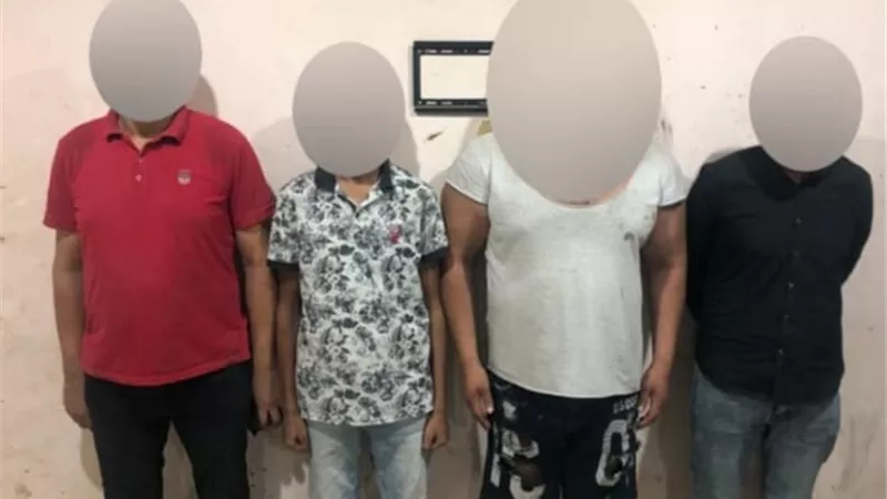 عصابة الاربعة سرقو سيارة السجائر بعد انتحالهم صفة رجال شرطة