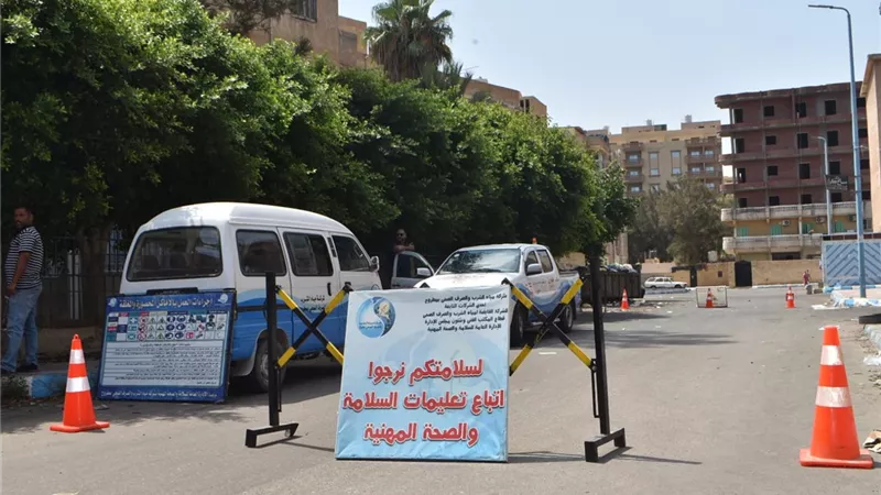لجنه فنية لتقييم محطتين الصرف الصحي بمطروح