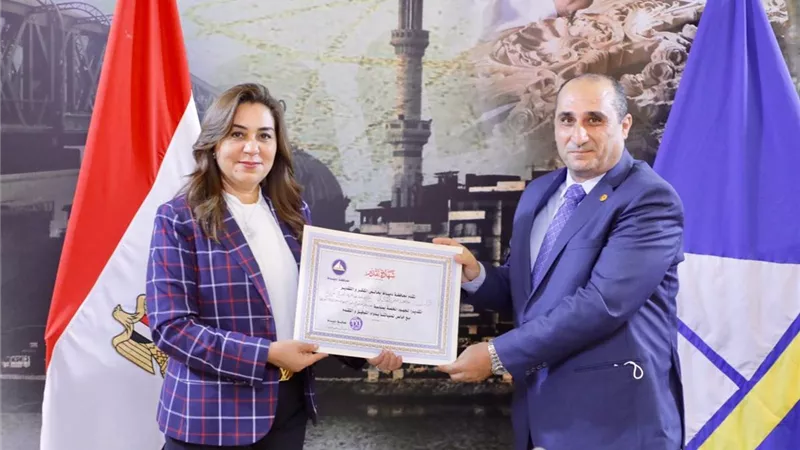 محافظ دمياط تكرم قيادات الصحة وتشيد بجهود الجيش الأبيض فى مواجهة جائحة كورونا