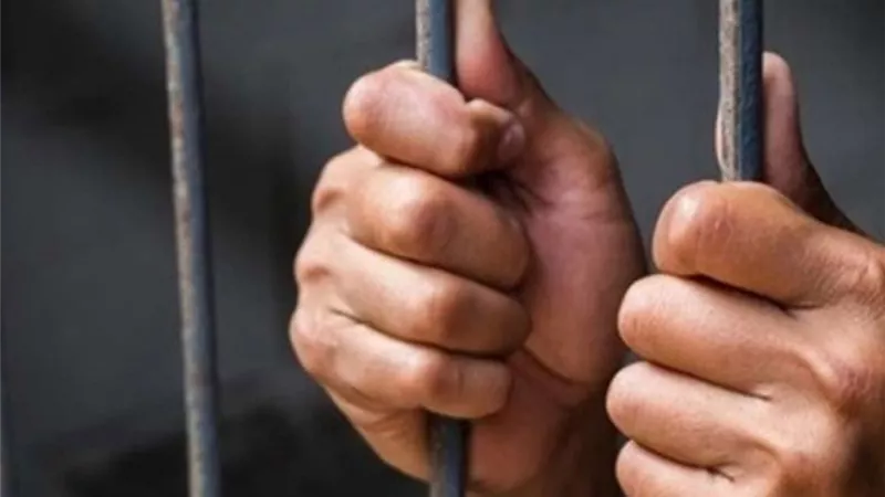 حبس عامل القى بزوجته من شرفة المنزل