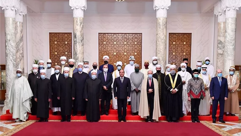 الرئيس السيسي يستقبل وفد المشاركين في المؤتمر العالمي لدور وهيئات الإفتاء بالعالم