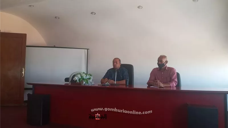 رئيس مدينة القصير يعقد اجتماع موسع مع موظفى الوحدة المحلية