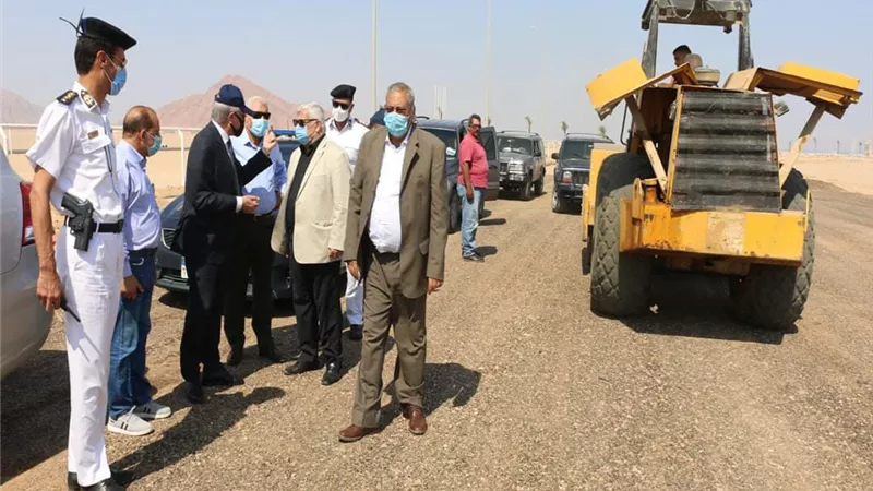 فودة يتفقد أعمال تطوير مضمار الهجن وطريق الهجن الجديد بطول 6 كم