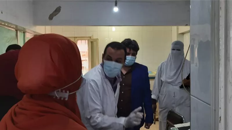مدير تأمين صحي بني سويف في زيارة مفاجئة لعيادة ببا