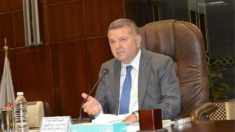 وزير قطاع الأعمال العام يكشف خسائر شركات الحديد والصلب.. ويؤكد: عودة مصنع حلوان مستحيلة