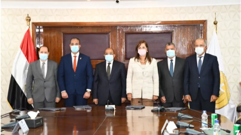 وزيرا التخطيط والتنمية المحلية يشهدان مراسم توقيع عقد إقامة أول مجمع صناعي بالفيوم