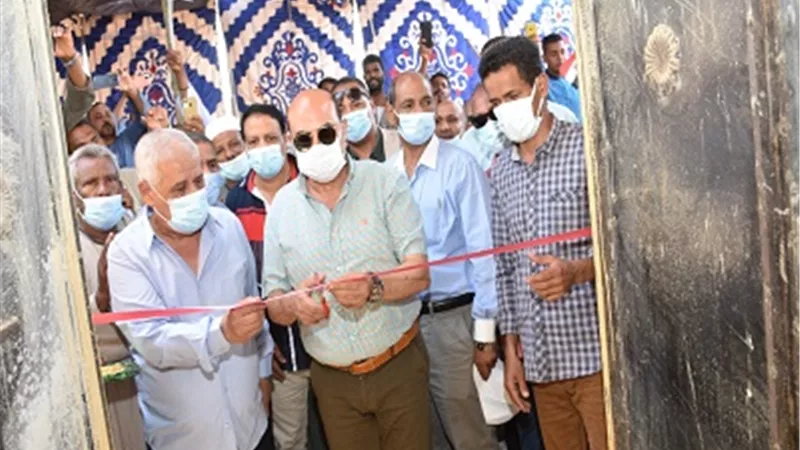 وسط فرحة المواطنين بجنى ثمار حياة كريمة وعلى أنغام المزمار البلدي .. محافظ أسوان يفتتح أول مخبز بلدى بقرية الأشراف بطاقة 7 ألاف رغيف يومياً