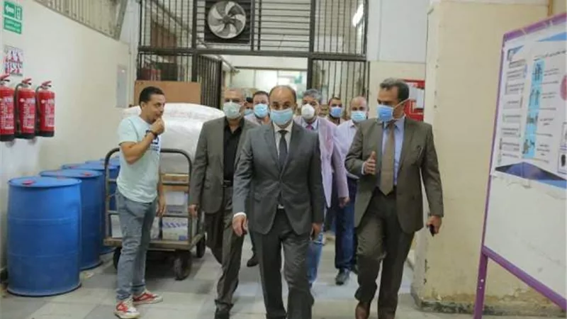 رئيس جامعة الزقازيق يتفقد المركز الإلكتروني لإمتحانات كلية الطب