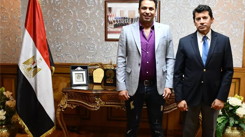 وزير الرياضة يكرم إبراهيم مدكور لتتويجه ببرونزية الألعاب الإلكترونية