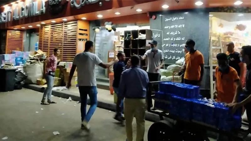 حملات مسائية لإزالة الإشغالات تجوب حي المنتزه أول