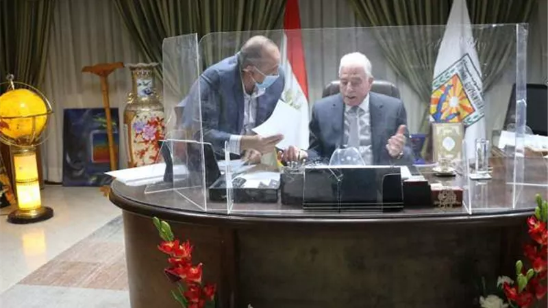 محافظ جنوب سيناء يصدق علي طلبات تصالح لمواطني مدينة نويبع