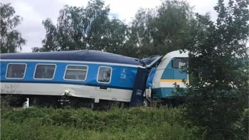 إصابة عشرات الأشخاص في حادث تصادم قطاري ركاب جنوب غرب التشيك