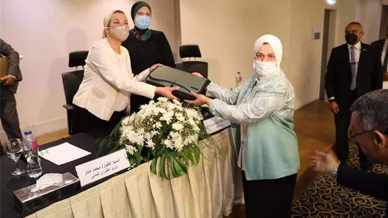 بروتوكول تعاون لتوريد وتشغيل نظام خلايا شمسية صغيرة بمطار القاهرة الدولي