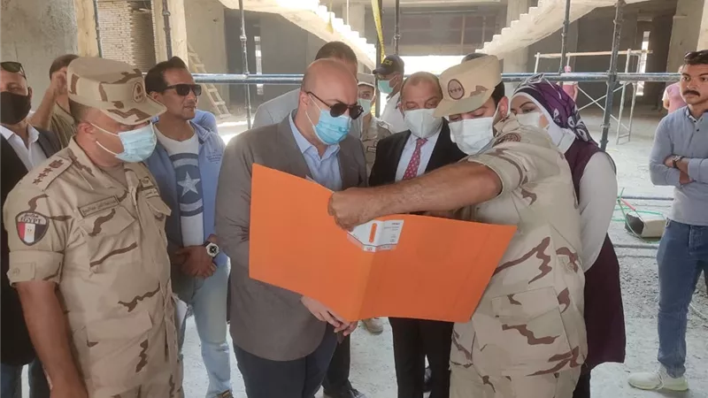 المحافظ ورئيس جامعة بني سويف يتفقدان مشروع الجامعة الأهلية