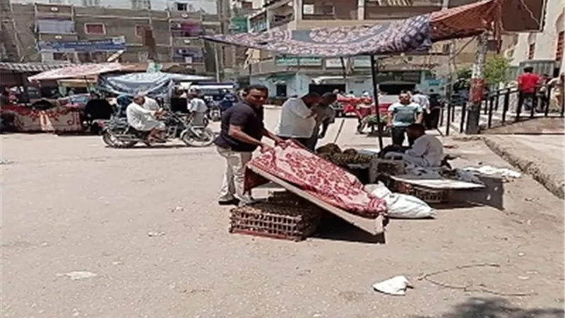 رفع الإشغالات بميادين أرمنت جنوب غرب الأقصر فى حملة مرافق موسعة