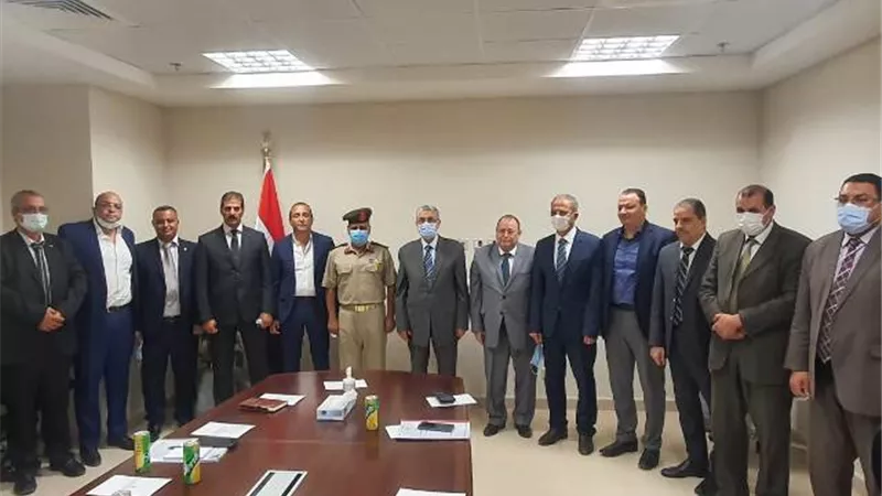 توقيع عقد توصيل التيار الكهربائي لمساحة 20 ألف فدان بشرق العوينات بقيمة 190 مليون جنيه