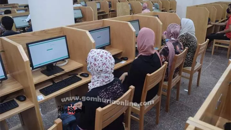 طلاب الفرقة الأولى بطب بشري سوهاج يؤدون الاختبار التجريبي لمقرر آليات وأسس المرض والعلاج..صور