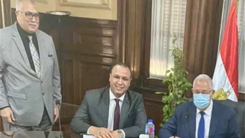 النائب محمد طلبة يعرض مشاكل قرى القنطرة على وزير الزراعة