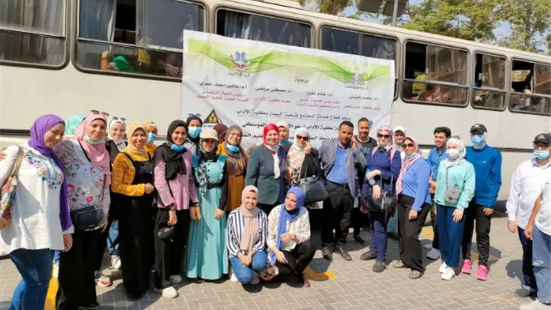 إقبال كثيف على قافلة آداب عين شمس لمحو الأمية الثانية بحي الموسكي