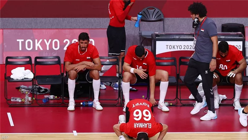 شاهد.. انهيار لاعبى منتخب مصر لليد بعد الهزبمة امام فرنسا..صور