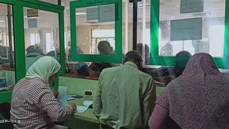 انتظام استلام ملفات المتقدمن للحصول على وحدة سكنية بالمركز التكنولوجى