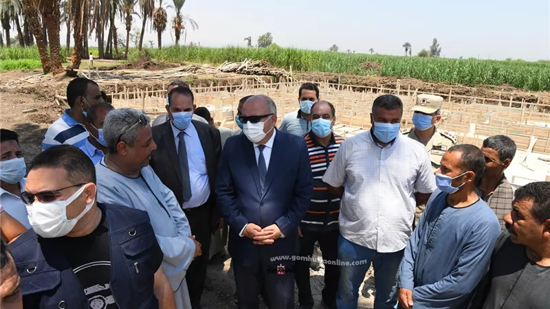 محافظ قنا يتفقد عددا من المجمعات الخدمية الحكومية بفرشوط ضمن المبادرة الرئاسية حياة كريمة