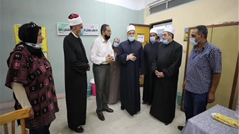 وكيل الأزهر يتفقد مراكز تصحيح الشهادة الثانوية..ويؤكد: لا تهاون في مستقبل أبنائنا