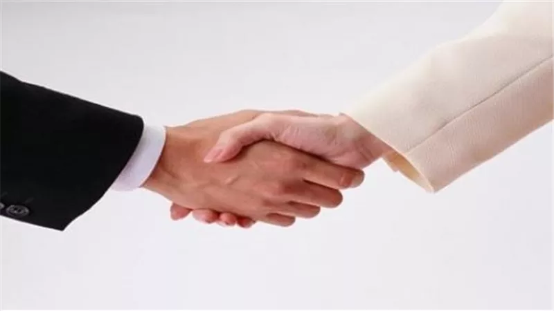 اذا توضأت وسلمت على احد الرجال فهل هذا يُنتقض الوضوء ؟ .. دار الإفتاء تجيب