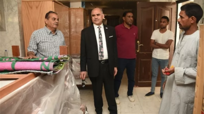 رئيس جامعة الأقصر يتفقد أعمال تجهيز ورفع كفاءة العمارات السكنية لطلاب الجامعة