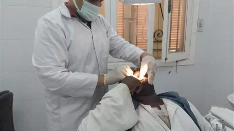 توقيع الكشف الطبى وصرف العلاج ل ٢٥٥ حالة فى قافلة طبية بحلايب ..صور