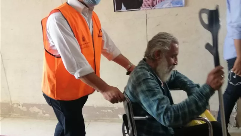 بعد ٣ أعوام في الشارع بلا مأوى.. القباج توجه باستقبال مسن بمؤسسة رعاية اجتماعية