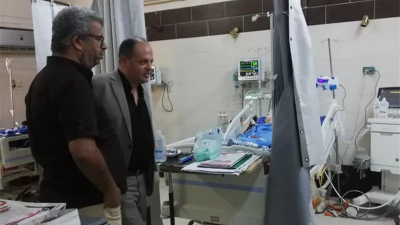نائب قنا يطمئن على الحالة الصحية لمريض الــ 
