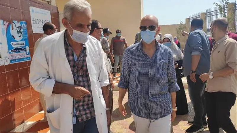 مدير صحة السرقية يتفقد القافلة الطبية بقرية عبدالعزيز الإمام ..صور