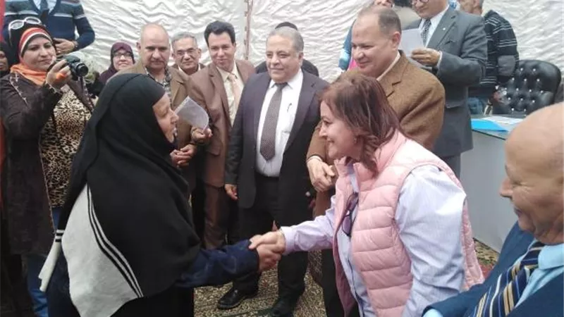 محرز و محافظ الفيوم يوزعان الجاموس العشار على السيدات المعيلات