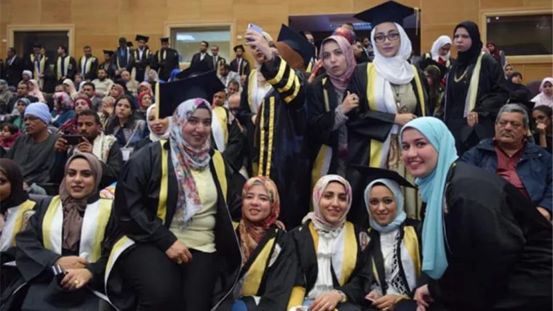 بالصور.. طب بشري سوهاج تحتفل بتخريج دفعتها
