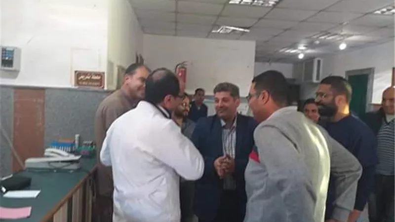 إحالة ١٤ موظفا للتحقيق بالادارة الصحية ومستشفي رأس سدر المركزي .. صور
