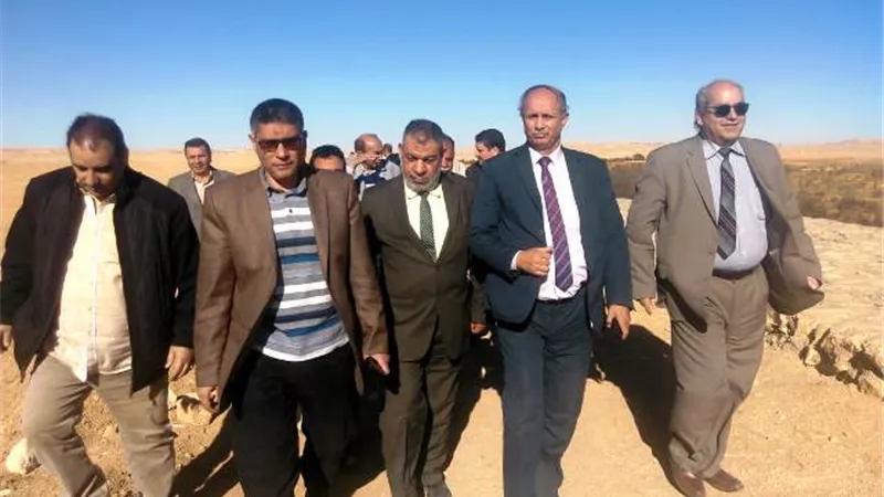 سدودالرى تتصدى لتسرب المياه من برك الصرف الصحى للقاهرة الجديدة بالصور