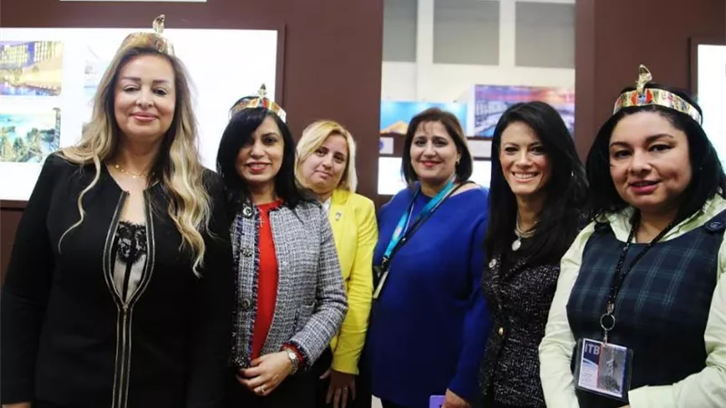 وزارة السياحة تتوج زائرات الجناح المصري ببورصة برلين السياحية في يوم المرأة العالمى