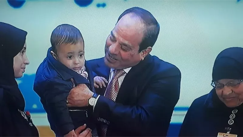 السيسى يكرم اسماء الشهداء بالندوة التثقيفية .. صور