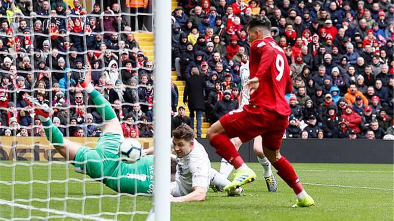 ليفربول يتقدم بثلاث اهداف على بيرنلي .. صور