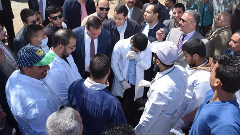 جامعة سوهاج تطلق قافلة طبية مجمعة لقرية الشيخ مكرم