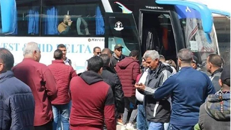 جماهير الزمالك فى طريقها لبرج العرب
